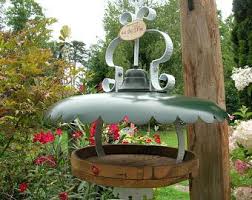 Mangeoire Pour Les Oiseaux Du Ciel Deco Jardin Bois Et Metal Objet Unique Fait Main Objet Detourne Vieille La Vieilles Lanternes Nichoir Mangeoire Oiseau