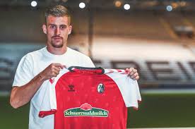 Er kommentiert die spiele des sc freiburg seit über 27 jahren und feierte gegen den vfb stuttgart seinen 1.000. Profis Sc Freiburg