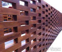 Pagar rumah dengan desain kayu palet memiliki nilai artistik dan kesan yang elegan, jika kelebihan dari pagar rumah kayu yang satu ini adalah harganya sangat murah sehingga dapat menghemat. 15 Desain Pagar Kayu Minimalis Modern Kayu Solid Murah