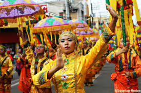 E it keineweg traditionell, obwohl e viele traditionelle elemente au vielen kulturen zuammenbringt, die davao. Davao City Celebrating Kadayawan Festival 2014 Gateway Of Mindanao