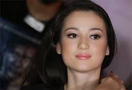 Wanita Cantik Julie Estelle 04 Jpg 1418 970 Wanita Cantik Seni Rupa Wanita