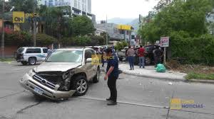 Maybe you would like to learn more about one of these? Mujer Atrapada En Su Carro Tras Accidente En San Pedro Sula