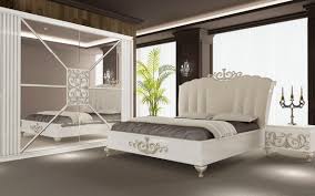 İlk kez yatak odası dekore ediyorsanız gelin yatak örtüsü model ve desenleriyle romantik ve zamansız bir atmosfer oluşturabilir; Simli Yatak Genc Ve Cocuk Odasi Takimlari