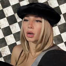 Annie Bergmann (@adoubleniexx) • Instagram photos and videos