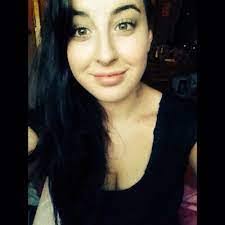 Annalee Barrett's Instagram, Twitter & Facebook