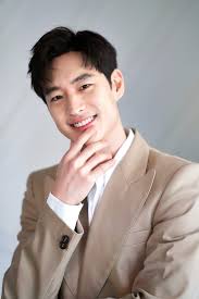 Find out other interesting things about lee je hoon in this trivia list, including his height, major, and how he is when he's on a trip! Lee Je Hoon Shows His Excitement As Time To Hunt Got Released On Netflix Zapzee