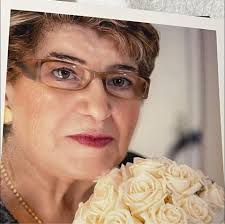 Ciao. Ho il dubbio che questa parte bianca della pinsa sia muffa, anche  l'odore è strano, un po' forte. Voi che dite?