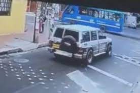 El presidente iván duque decretó tres días de duelo tras el peor acto terrorista ocurrido en la capital colombiana en 15 años. Video Recorrido De Carro Bomba Por Calle De Bogota