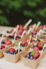 Obst Deko Zur Hochzeit Diy Ideen Fur Deko Kuchen Und Tischschmuck Australian Deko Diy Fur Hoch Obst Dekorationen Dessert Hochzeit Hochzeit Fingerfood