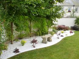Polar White Gravel Used Beautifully To Create A Stunning Garden Border Gravel Garden Stone Landscaping Backyard Landscaping