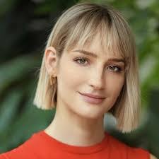 Ana Narvaez's Instagram, Twitter & Facebook