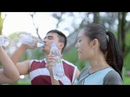 Meskipun kita tidak dapat mengubahnya kembali, namun melalui kata kata penyesalan mungkin perasaanmu akan sedikit terobati. Iklan Le Minerale Kebaikan Mineral 60s 2017 Youtube