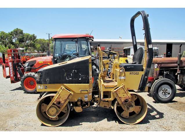 Caterpillar CB224C Smooth Drum Roller
