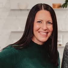 Lindsey Hackbarth's Instagram, Twitter & Facebook