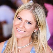 Nichole Holloway's Instagram, Twitter & Facebook