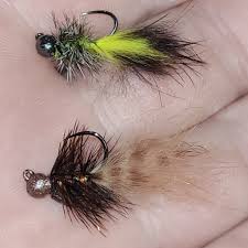 What is the ideal hook size for catching smallmouth bass?