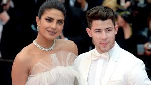 Maybe you would like to learn more about one of these? Baby Plane Stehen Priyanka Nick Wollen 2020 Eltern Werden Promiflash De