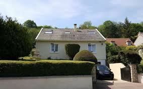 Une Maison Transformee Grace A Uniso Datant Des Annees 70 Nos Equipes Ont Realise Un Renovation Esthetique Et Thermique De Maison Phenix Maison Maison Style