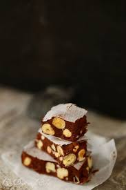 Nougat Tendre Au Chocolat Et Aux Noisettes Comme En Italie Un Dejeuner De Soleil Chocolat Recette Nougat Recette