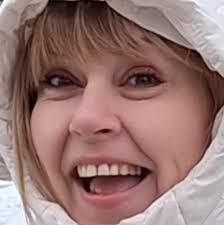 Am reusit in sfarsit sa pornim la drum! Unde mai pui ca a inceput si  ploaia.🙈Asta nu ne opreste insa sa fim binedispusi. Govora sosim! Azi port  pentru prima data ochelarii mei