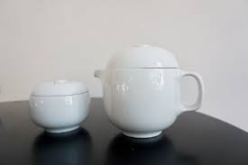 White Round Alföldi Szaturnusz Coffee Set by Horváth László & Ambrus Éva  for Alföldi Porcelángyár, 1970s, Set of 17