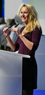 Elle a finalement remporté, à l'âge de 22 ans, la triangulaire qui l'opposait au député sortant jean. 73 Marion Le Pen Ideen Intelligente Wolle Kaufen Politik