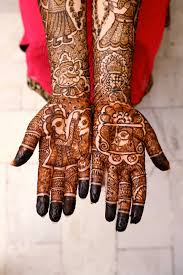 .job description with prior experience in henna/ tattoo designing preferred who's doing permanent tattoos before must have. Meet The Henna Artist Inspiring Greater African Femininity And Strength Pan African
