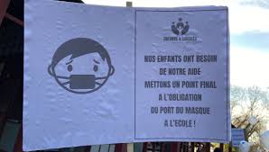 Le port du masque dans les cours d'écoles, initialement maintenu, sera finalement levé dès jeudi parallèlement à l'obligation générale de porter un masque en extérieur, relate france télévisions. Nantes Manifestation Contre Le Port Du Masque A L Ecole Laissez Nos Enfants Respirer