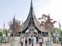 See a recent post on tumblr from @weirdlandtv about efteling. Efteling Is Holland S Best Kept Not So Secret Amusement Park