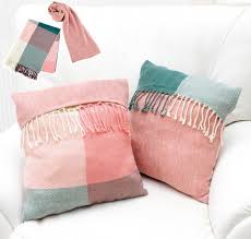 マフラーとストールで簡単に手作り かわいいクッションカバーの作り方 布小物 ぬくもり クッションカバー 変身 ストール マフラー かわいい アレンジ リメイク 作り方 ハンドメイド 手芸 nukumore クッションカバー クッション 手作り