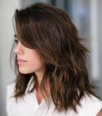 Tagli capelli corti mossi 2020 thin wavy hair, curly hair cuts, long hair cuts. 50 Migliori Tagli Di Capelli A Strati Di Media Lunghezza Nel 2022 Capellidistile It