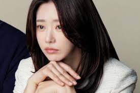 Lee Joo-bin, in the middle of the city at midnight...Netizens' reactions  explode