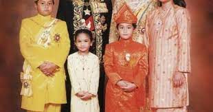 This is a hereditary role, and the current sultan mizan zainal abidin is the 17th sultan, in a lineage that dates back to 1925. Pin On Royalty Malaysia