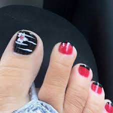 Black And White Striped Toe Nails Pin By Sofia Z On Nails Toe Nails Pedicure Nail Art Pretty Pedicures