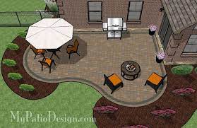 This gorgeous outdoor patio design features a unique flagstone patio shape. Cozy Curvy Paver Patio Design Layouts Material List Mypatiodesign Com