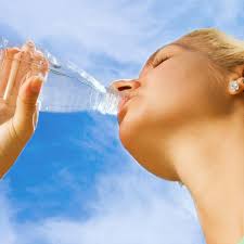 Air minum dalam kemasan atau yang biasa disebut amdk adalah air yang diolah dengan menggunakan teknologi tertentu, kemudian dikemas dalam beberapa ukuran. 7 Efek Negatif Minum Air Putih Terlalu Banyak Timbulkan Masalah Pada Jantung Bola Liputan6 Com