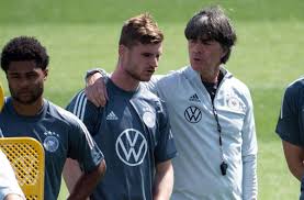 Hier finden sie die neuesten informationen zum dfb, sowie news zu trainern, spielern und schiedsrichtern in der überischt. Raqb 7xu6edq M