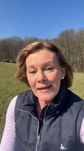 🇺🇸 Où est Bernie? If you watched Joe Biden's inauguration, you'd have  spotted Bernie Sanders in his mittens! 🇫🇷 The FRENCH obviously took the  opportunity to use this to teach PLACES IN