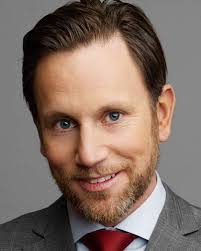 Peter jihde med en lite annorlunda stil och frisyr jämfört med idag. Peter Jihde Artiklar Reportage Och Fordjupning Om Peter Jihde Resume