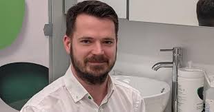 Former prison worker to run Specsavers Kidlington business