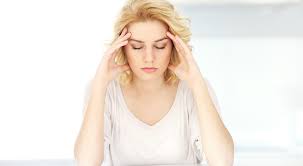 Bei extrem heftigen kopfschmerzen, die schlagartig auftreten, bei parallel auftretendem steifen nacken, hohem fieber, epileptischen anfällen, bewusstseinsstörungen oder neurologischen ausfallerscheinungen. Kopfschmerzen Wann Sollte Man Zu Einem Arzt Gehen Was Fur Ein Leben