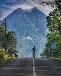 Kalau tidak malas, aku akan memakai celana dalam dan bra atau gaun malam saja tanpa celana dalam dan bra. Pengalaman Mistis Masinis Kereta Api Dari Diganggu Hingga Didatangi Langsung Oleh Sosok Ghaib