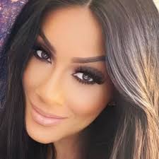 Andrea Isom (@AndreaIsomTV)