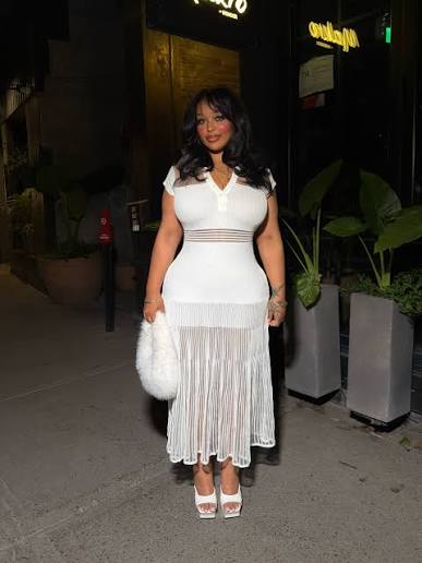 Khalid Khan | Plus-size influencer Gracie Bon recently sparked a wave of  conversation online after posting a video of herself using two chairs at  a... | Instagram