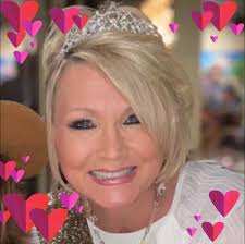 The real King of Mardi Gras, yall!! 💜💚💛 SheShe had a photoshoot with Ty  and she made the King Cake prop! 🤣🥰🎭 #ThrowMeSomethinMister