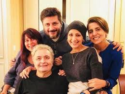 Rishi Kapoor Priyanka Chopra Sonali Bendre Pay A Visit To Rishi Neetu Kapoor In New York The Economic Times Rockstar rply me 18 tyms,6 tym rt nd gauahar rply 4 tyms nd 3 tym rt. rishi kapoor priyanka chopra sonali