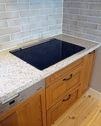 三菱電機のユーロスタイルihクッキングヒーターのcs t34bfrです まるで海外製のihコンロのようなデザインで人気があります ユーロキッチンズでは ミーレやガゲナウがビルトインされたオーダーキッチンをリーズナブル価格でご提供 また クォーツ キッチン