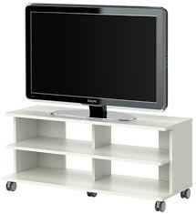 Le poltrone ikea sono sempre al passo con i tempi e rispecchiano a pieno i gusti di uno stile contemporaneo e mai scontato. Ikea Benno Tv Della Banca Su Ruote Bianco 118 X 42 X 51 Cm Amazon It Casa E Cucina