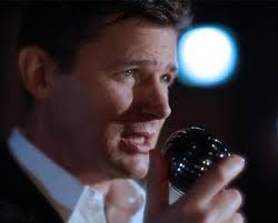 Quel giorno ci siamo alzati molto presto, cioé mi son alzata alle sette e  mio marito si era alzato più presto alle sei