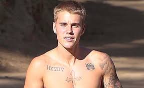 Justin Bieber nudo con il pisello al vento: lanimazione - BitchyX